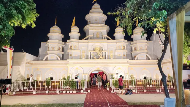 রাতের আলোয় প্যান্ডেল, দুর্গোৎসব ২০২৪
